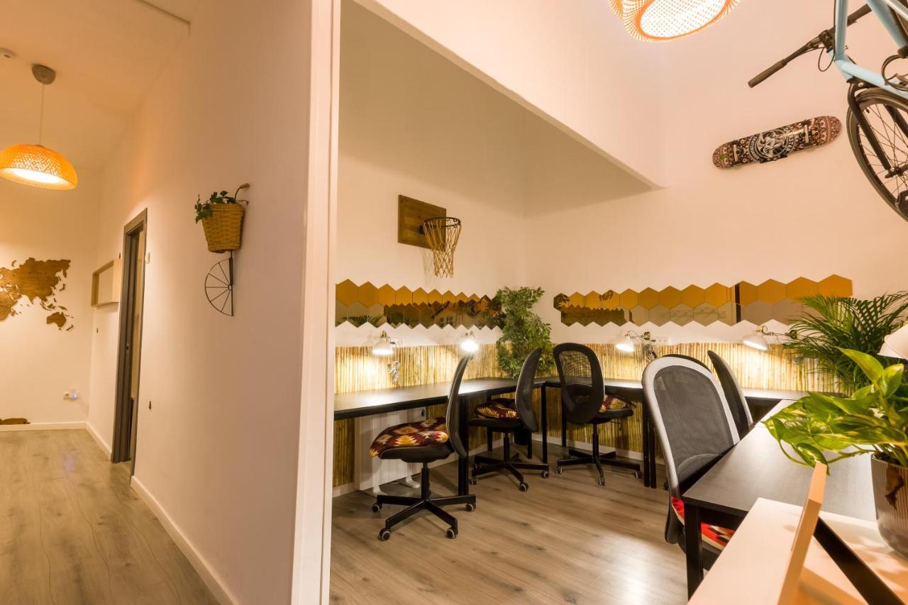 Social - Coworking - hostel Madrid Eksteriør billede